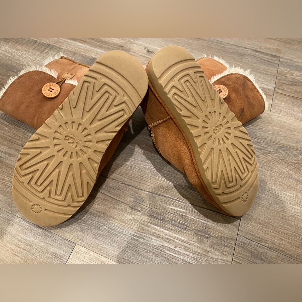 UGG Bailey Button Triplet II Boot - Picture 4 of 9